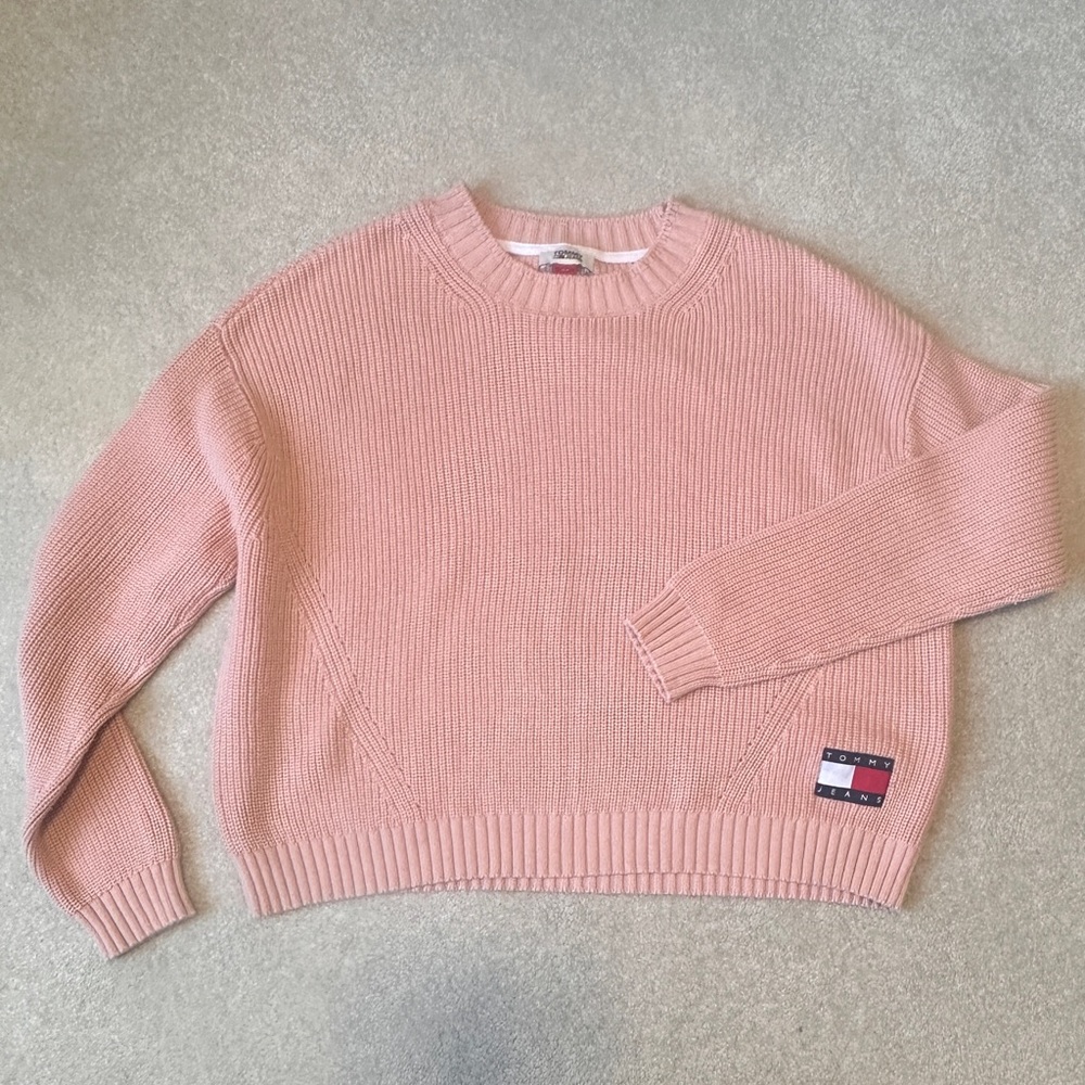 Tommy Jeans label by Tommy Hilfiger peach/shrimp colored sweater Size Small